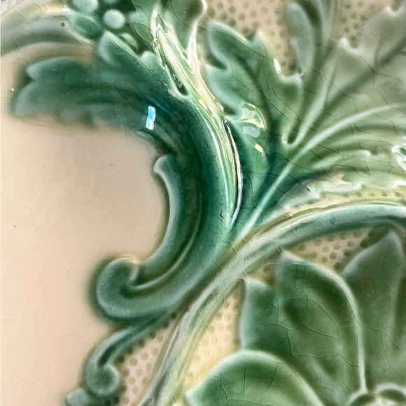 1930's French Artichoke
Plate by Gien. - Picture 10 of 12